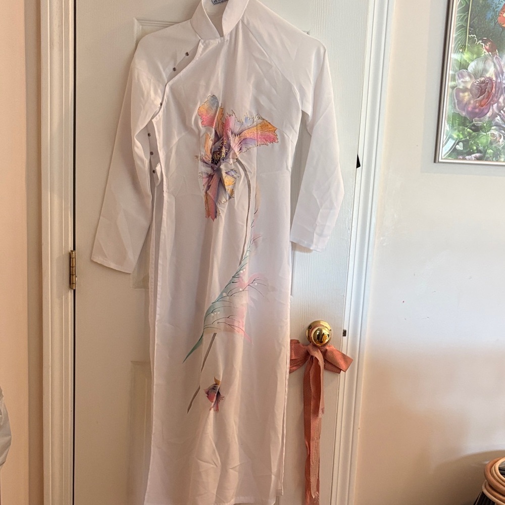 Elegant White Floral Ao Dai